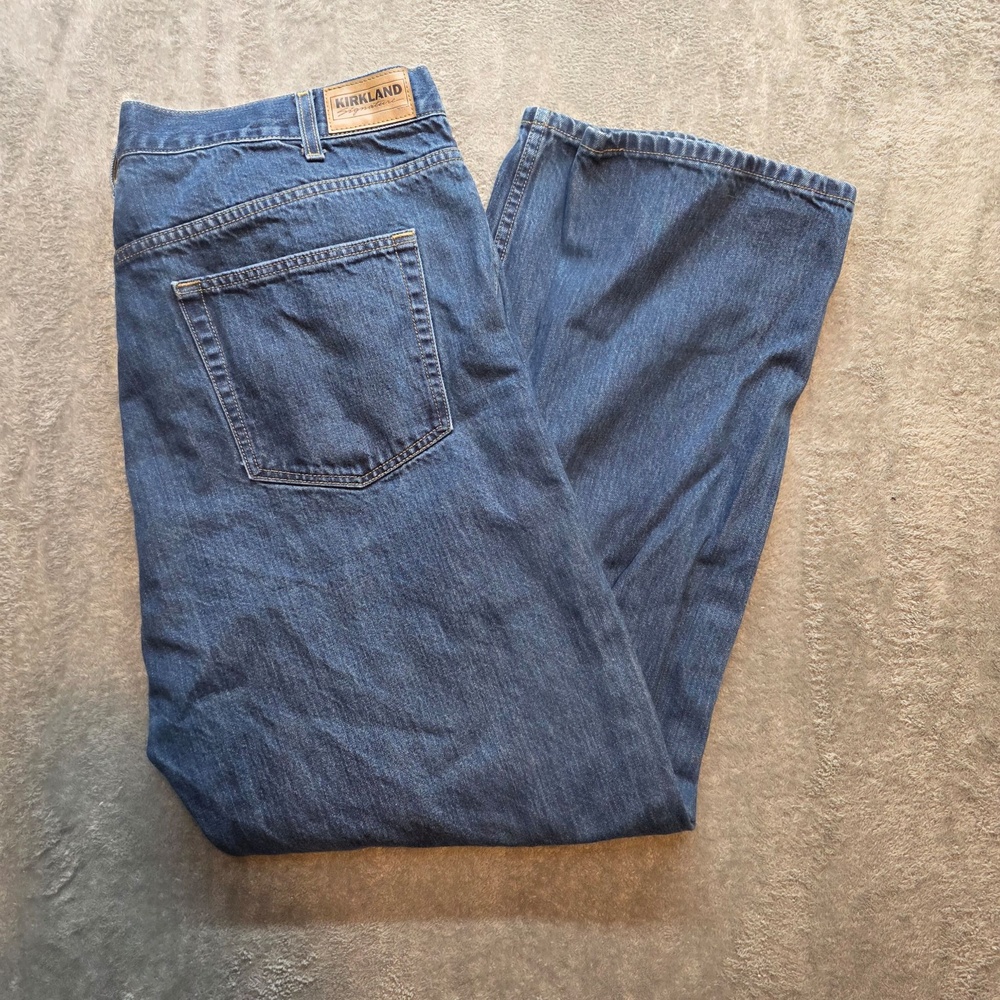 Kirkland Signature Jeans Mens 40x32 Blue Relaxed Straight Zip Fly Medium Wash